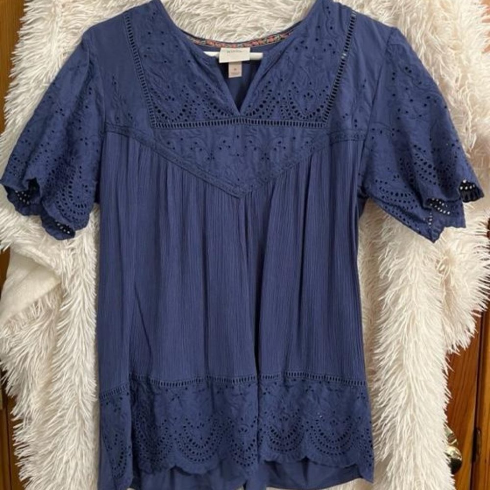 Short sleeved top